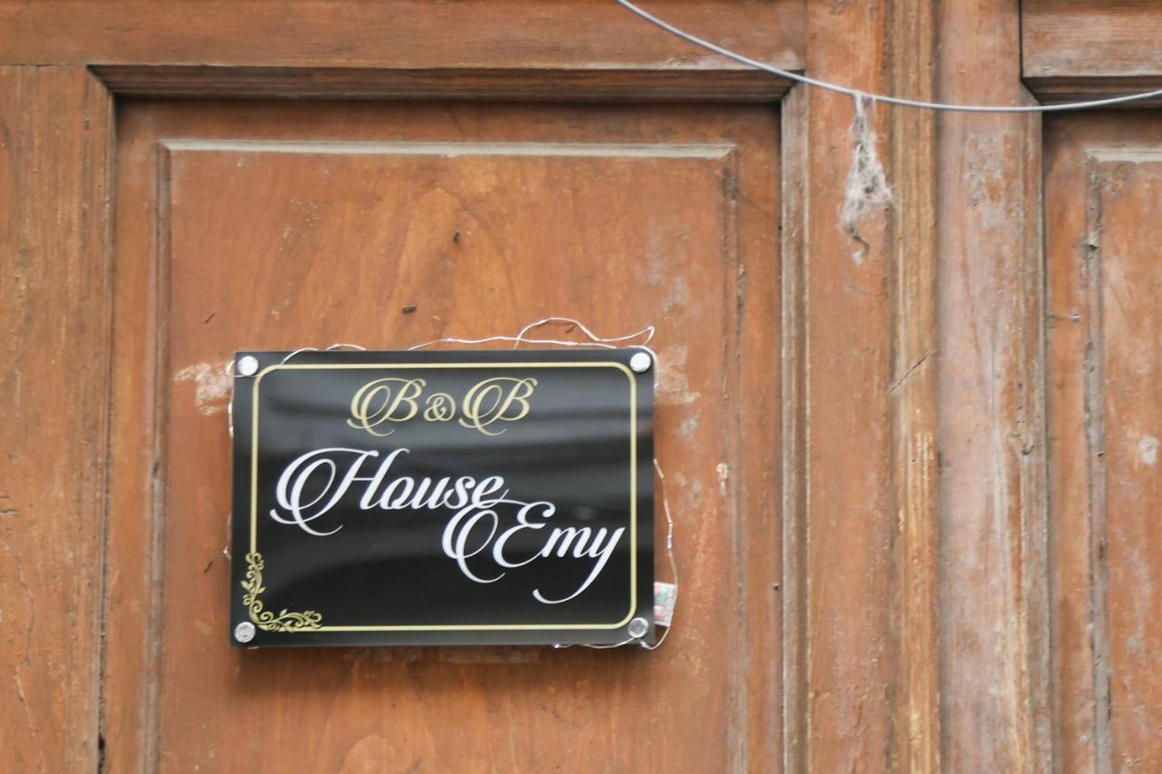 House Emy In *